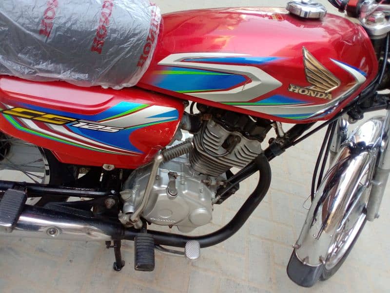 Honda 125 Hyderabad number 22 model 4