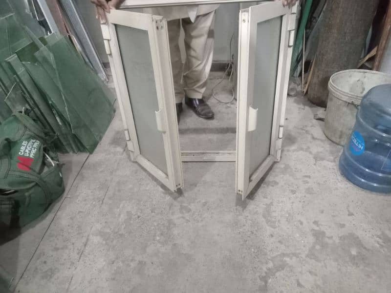 open abale double door size 27 inch hight 28 inch weirte 1