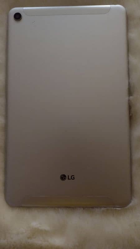 LG G PAD 10.1 FHD IPS DISPLAY with charger 1