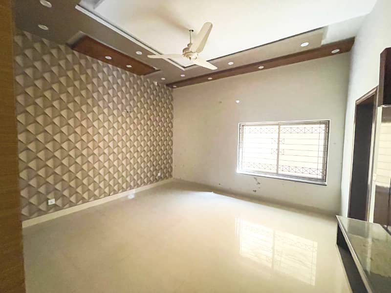 2 Kanal (5500 Sft) House for Rent with Wide Car Parking 4