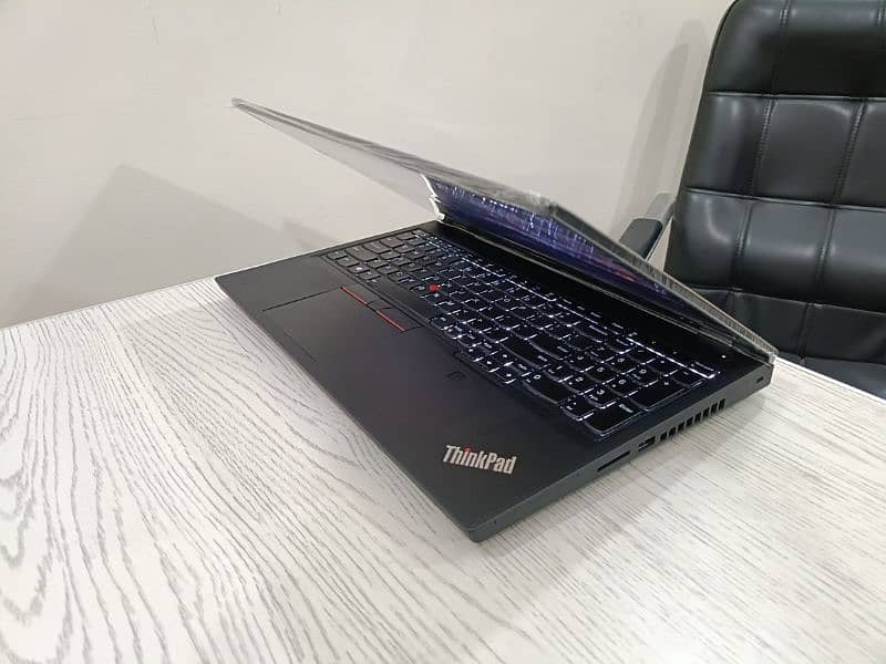 Lenovo Thinkpad P15 core i7 11th (i7-11800H) 4gb Nvidia Quadro T1200 7