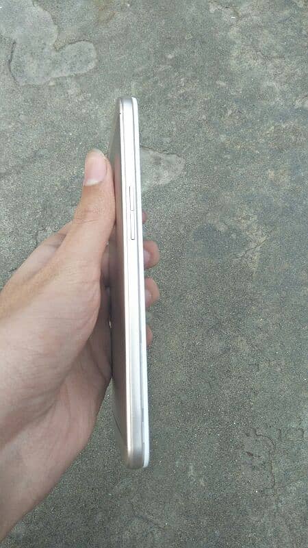 OPPO F1S || 4/64 || Rs11,999 1