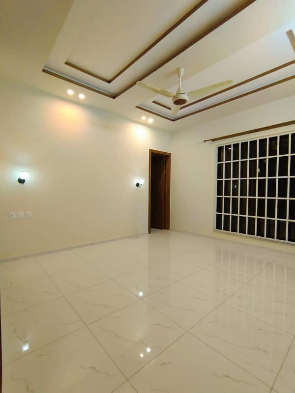 10 Marla Brand New House For Rent At Prime Location In Bahria Orchard On Raiwind Road 18