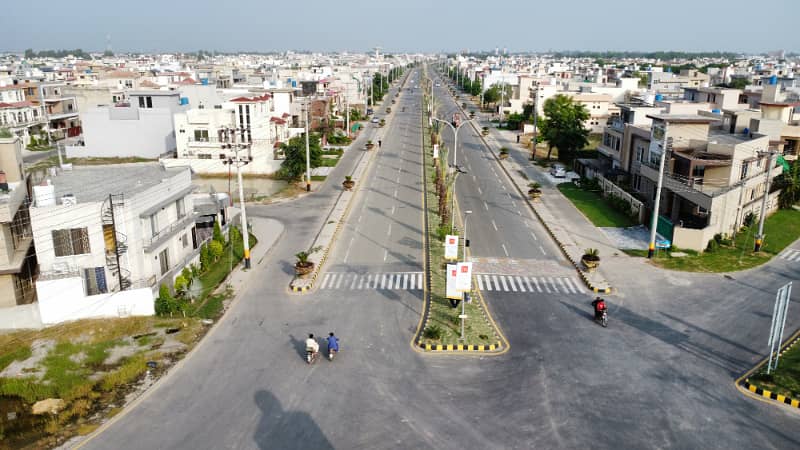 Prime 5.33 Marla Commercial Property on 150-Feet Wide Road in Central Park Housing Scheme, Lahore 5