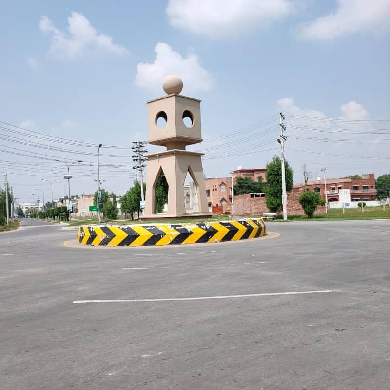 Prime 5.33 Marla Commercial Property on 150-Feet Wide Road in Central Park Housing Scheme, Lahore 9