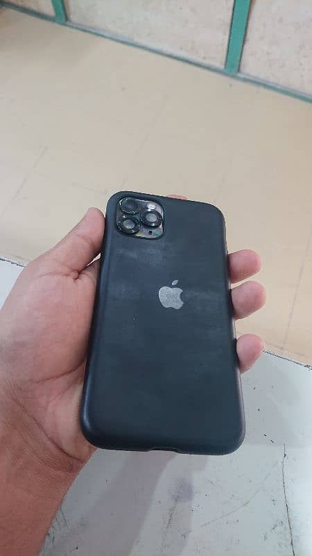 iphone 11 pro 2