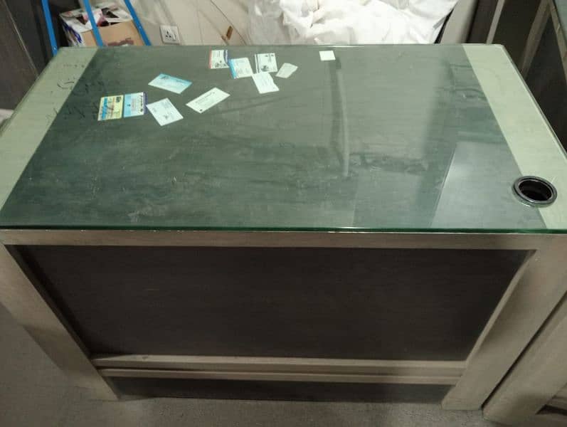 Office table for sale good conditions total 7 table available 4