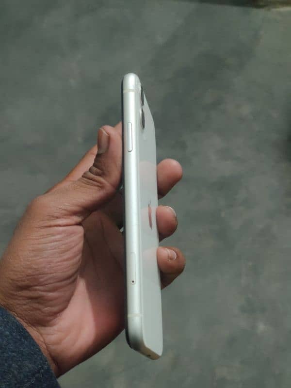 iphone 11 non pta 128GB exchange possible 1