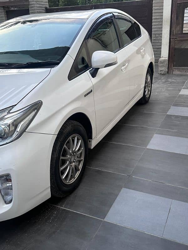 Toyota Prius S LED 1