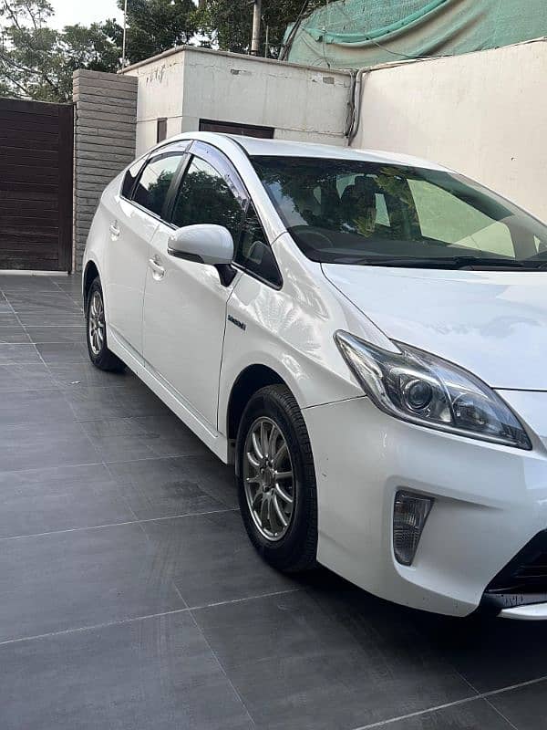 Toyota Prius S LED 2