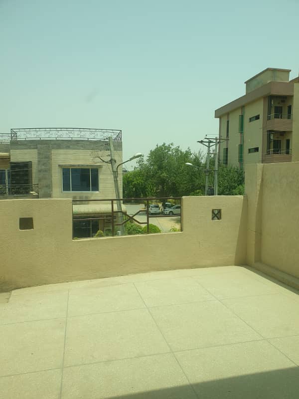 10 Marla 5 Bedrooms House Fully Tiled Askari-10 Lahore 21