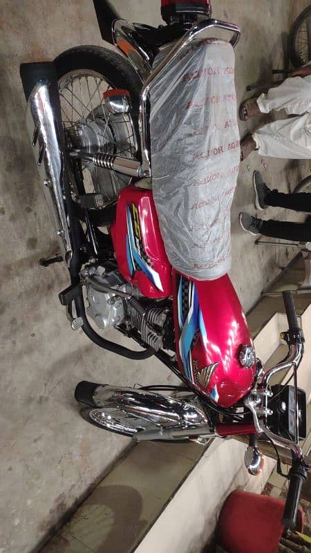 brand new Honda cg 125 use to 2700 kilometer 0