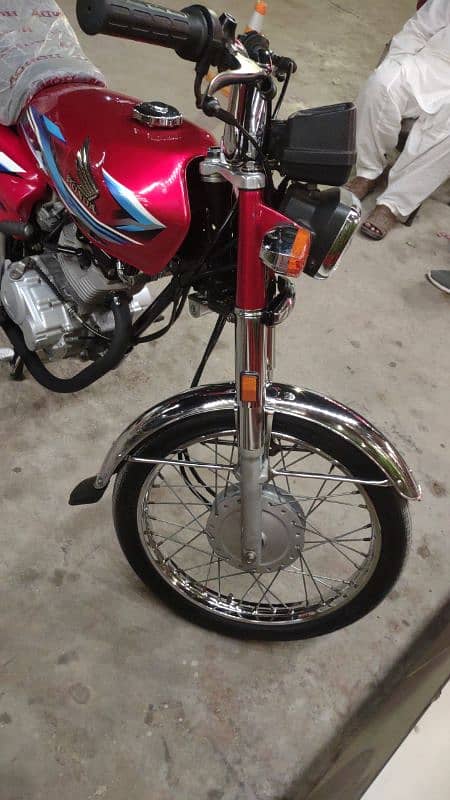 brand new Honda cg 125 use to 2700 kilometer 1