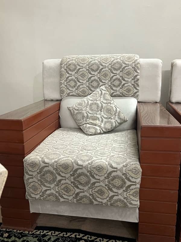 5 seater (one set) Rs:29,000/set 4