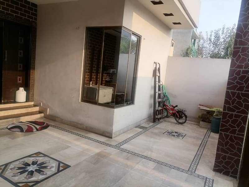 9 marla beautiful house for sale in khayaban Garden 4