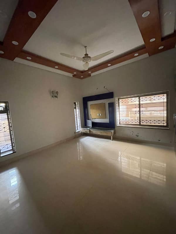 12 Marla House for Rent Available in Gulberg near Main Boulevard 1