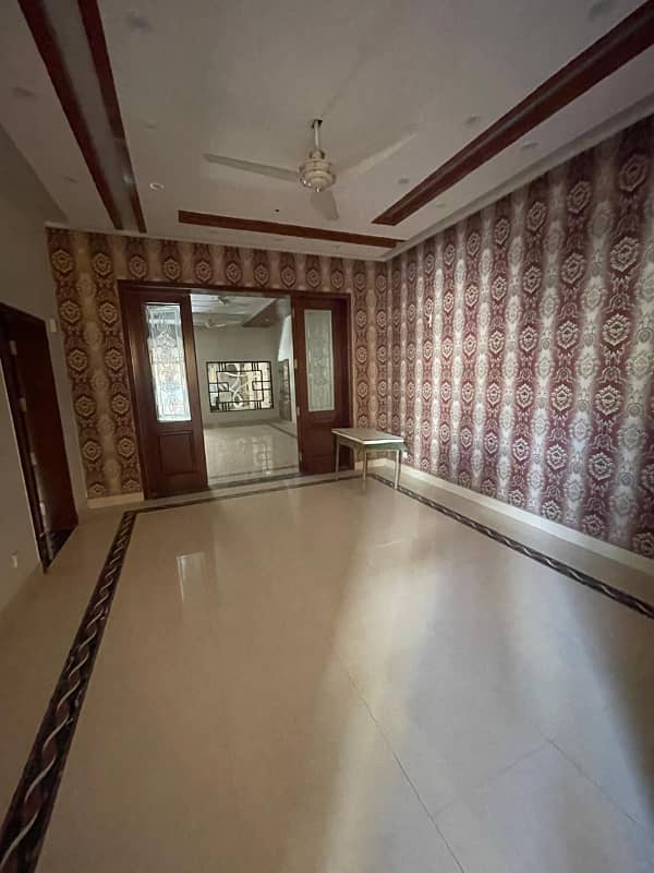 12 Marla House for Rent Available in Gulberg near Main Boulevard 3