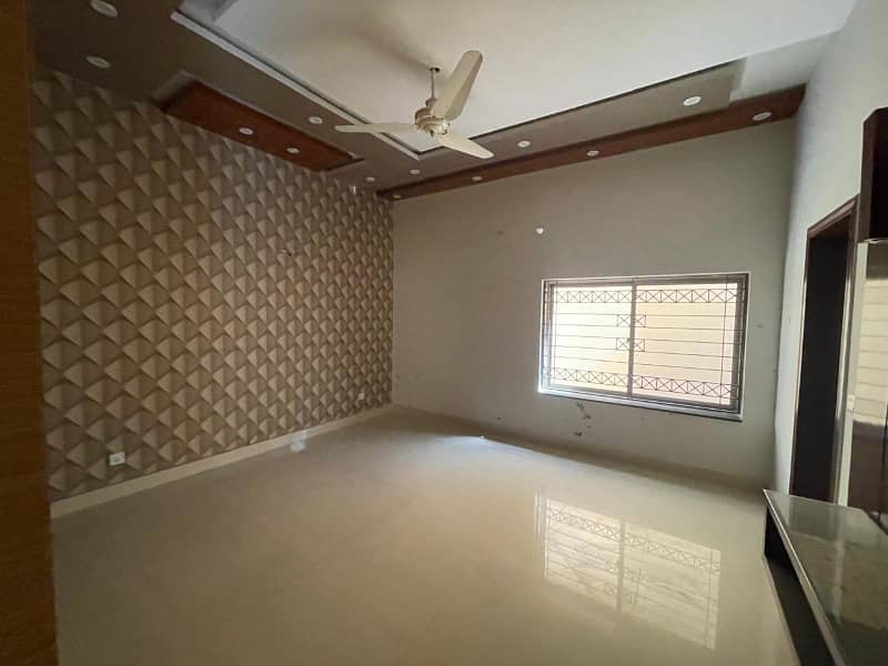 12 Marla House for Rent Available in Gulberg near Main Boulevard 5