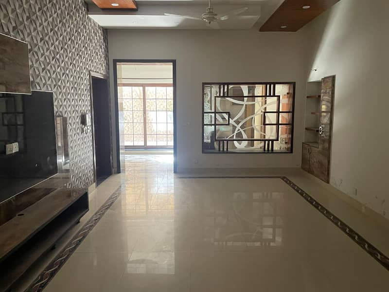 12 Marla House for Rent Available in Gulberg near Main Boulevard 6