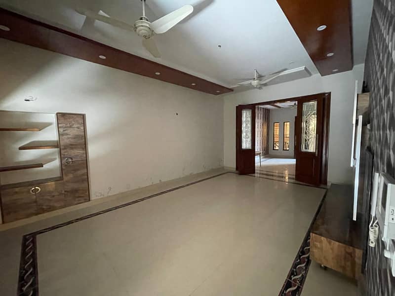 12 Marla House for Rent Available in Gulberg near Main Boulevard 7