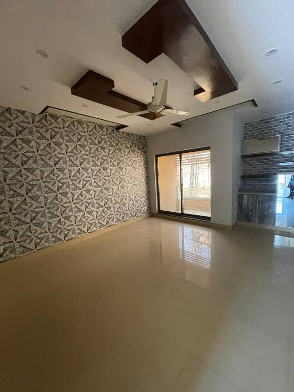 12 Marla House for Rent Available in Gulberg near Main Boulevard 13