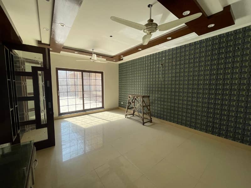 12 Marla House for Rent Available in Gulberg near Main Boulevard 16