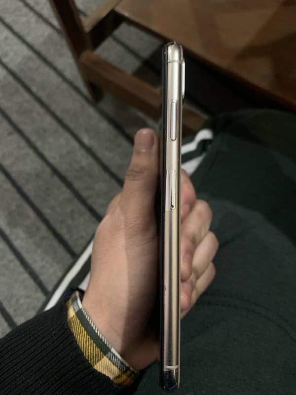 iPhone XS Max 5