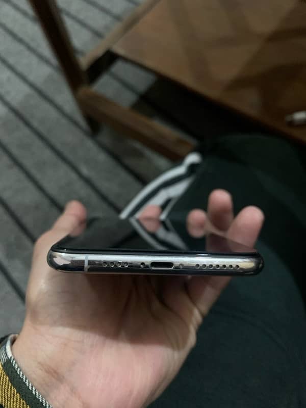 iPhone XS Max 6