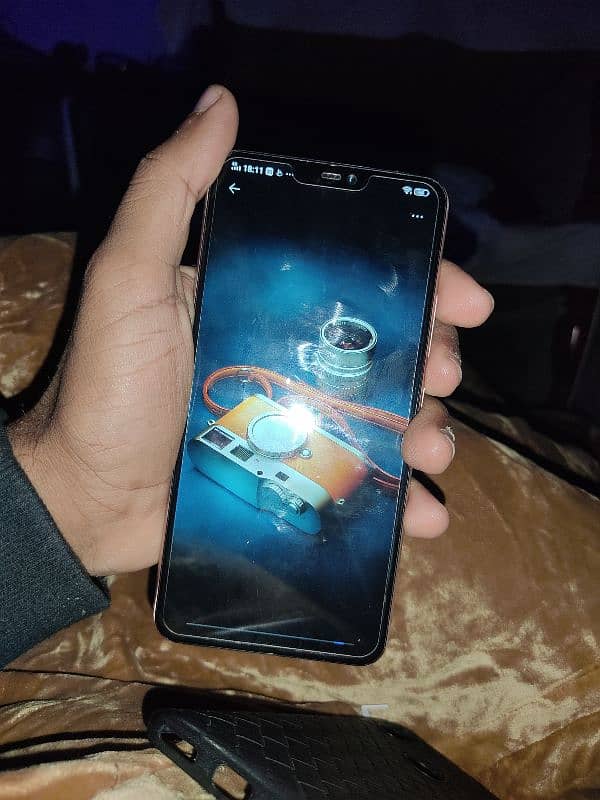 Vivo v9 with box 4.32 one hand use 2