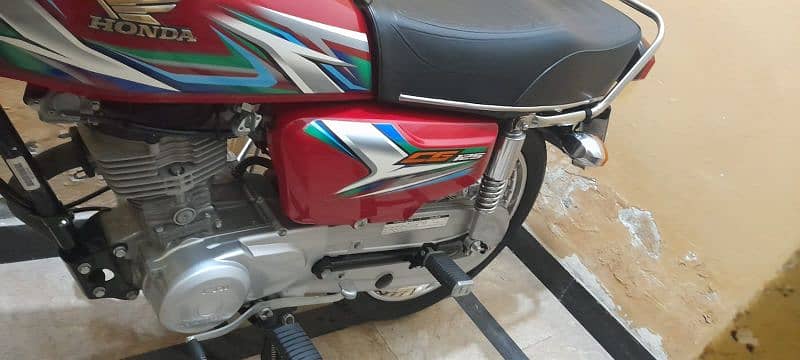 Honda 125 model 2022 7700  km Driven   Islamabad register 4