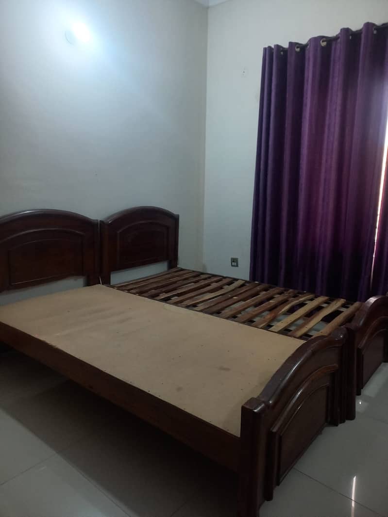 2 wooden single beds with 2 single mattress 5