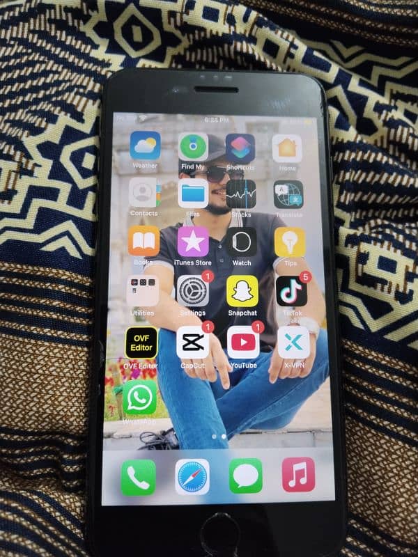 I phone 7 Plus 128 GB 03120517183 0