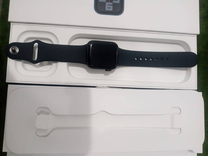 Smart watch original apple SE 40mm (2nd gen) black colour 1