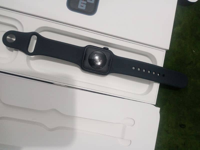 Smart watch original apple SE 40mm (2nd gen) black colour 2