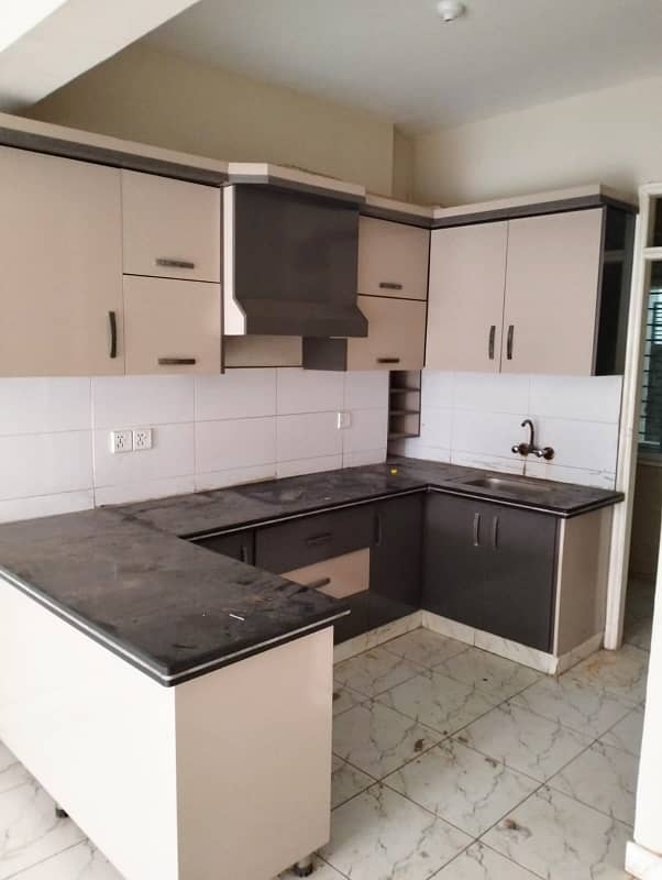 3 Bed D/D Brand New Flat Available For Sale In Gohar Tower (1450 Sq Ft) 10