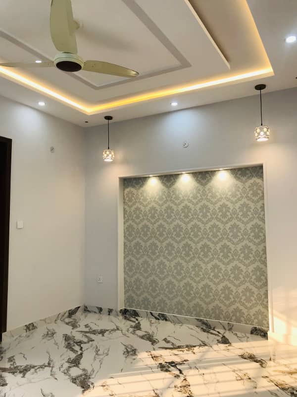 10 Marla Lower Portion For Rent in Valencia Town Lahore 2