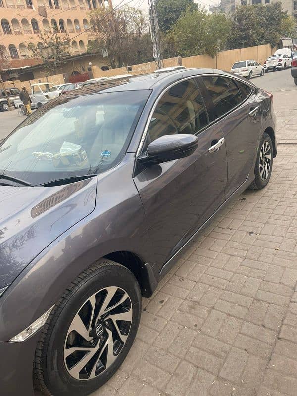 Honda Civic VTi Oriel 2018 total genuine paint not a single scratch 5