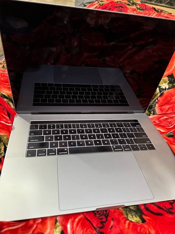 Apple MacBook Pro 2017 With touch bar 15 inch 0