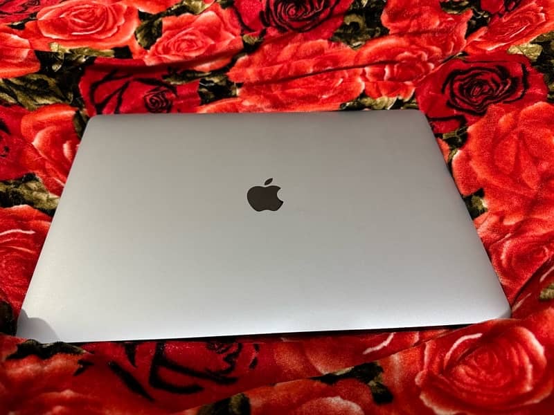 Apple MacBook Pro 2017 With touch bar 15 inch 1