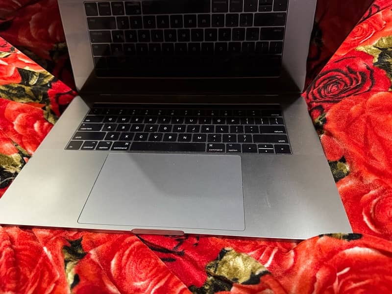 Apple MacBook Pro 2017 With touch bar 15 inch 7