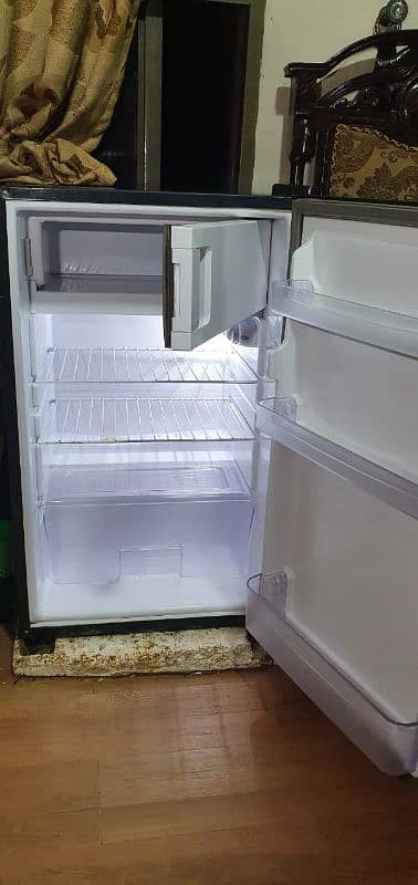 room fridge new condition itna use ni hua 1