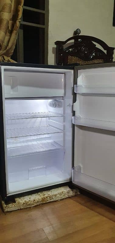 room fridge new condition itna use ni hua 2