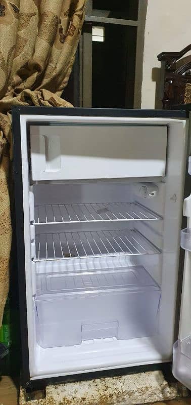 room fridge new condition itna use ni hua 3