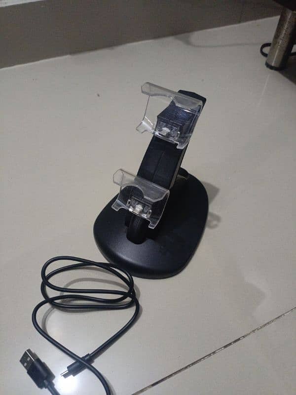 controller charger and holder 0