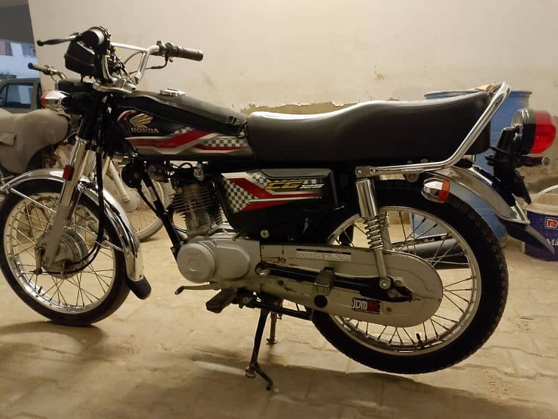 Honda CG 125 Black (2024) 1