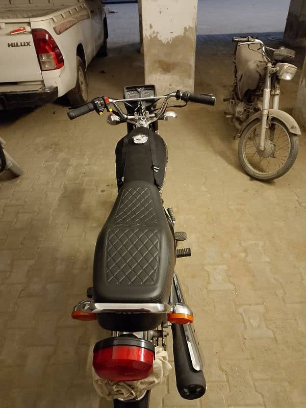 Honda CG 125 Black (2024) 2