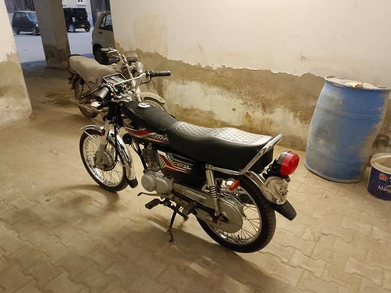 Honda CG 125 Black (2024) 3