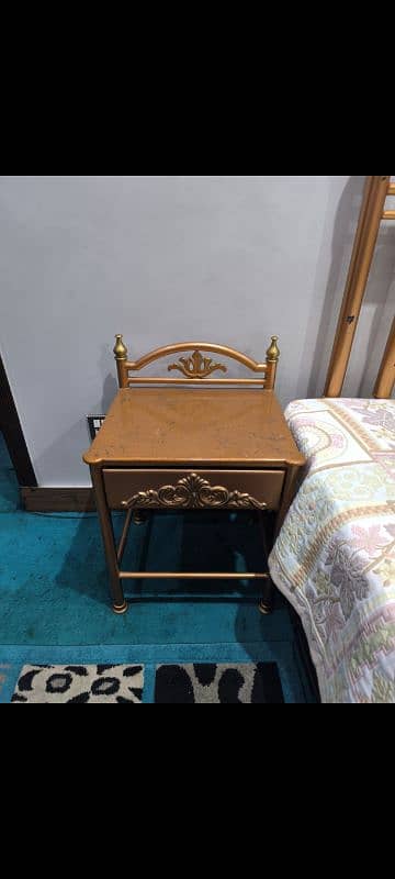 HEAVY IRON BED KING SIZE 2 SIDE TABLES 1