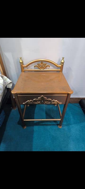 HEAVY IRON BED KING SIZE 2 SIDE TABLES 2