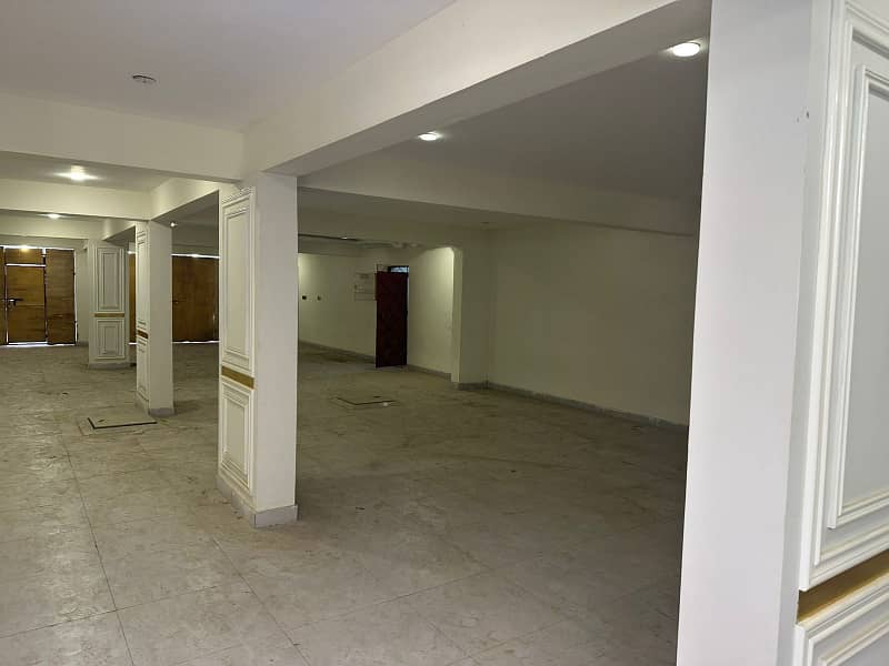 3600 SQ FT 4 BED ROOM UPPER PORTION WITH LIFT AND 3 CARS PARKING NEAR COCAN GROUND 4